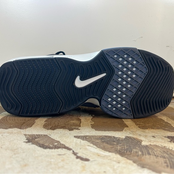 Nike LeBron Witness 8 size 11 - Picture 8 of 9